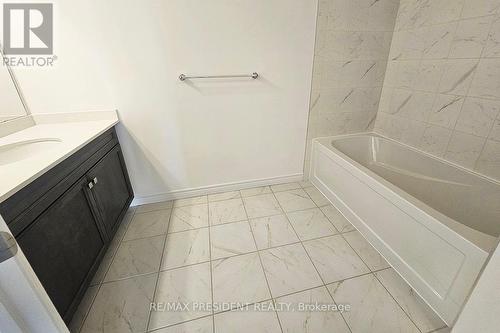 20 Broddy Avenue, Brantford, ON - Indoor Photo Showing Bathroom