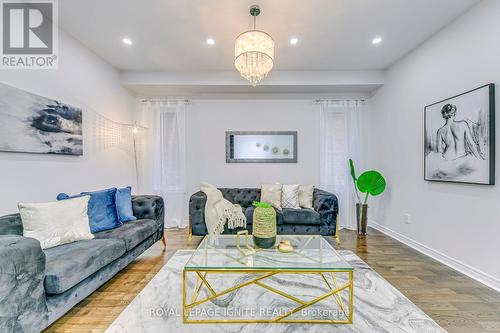 199 Mcknight Avenue, Hamilton, ON - Indoor Photo Showing Living Room