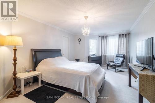 6912 Elliott Parliament Street, Mississauga, ON - Indoor Photo Showing Bedroom