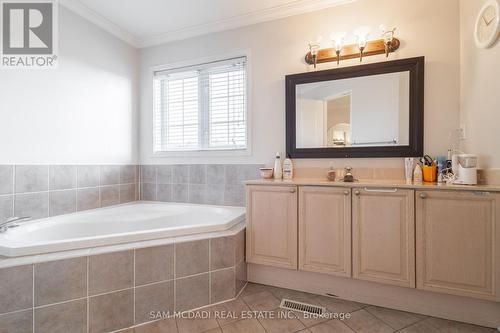 6912 Elliott Parliament Street, Mississauga, ON - Indoor Photo Showing Bathroom