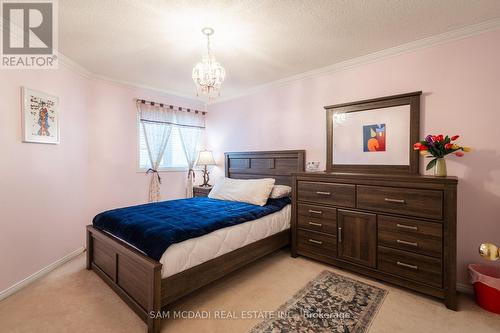 6912 Elliott Parliament Street, Mississauga, ON - Indoor Photo Showing Bedroom