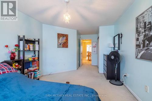 6912 Elliott Parliament Street, Mississauga, ON - Indoor Photo Showing Bedroom