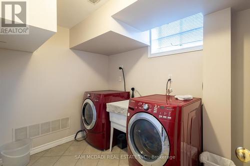 6912 Elliott Parliament Street, Mississauga, ON - Indoor Photo Showing Laundry Room