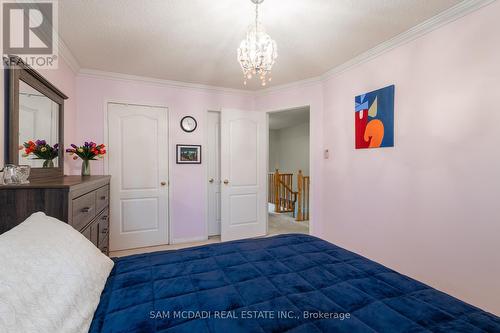 6912 Elliott Parliament Street, Mississauga, ON - Indoor Photo Showing Bedroom