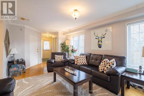 6912 Elliott Parliament Street, Mississauga, ON - Indoor Photo Showing Living Room