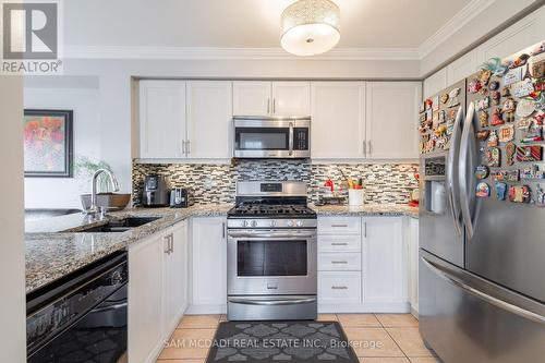 6912 Elliott Parliament Street, Mississauga, ON - Indoor Photo Showing Kitchen With Stainless Steel Kitchen With Double Sink With Upgraded Kitchen