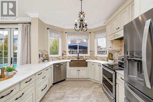 1326 Marshall Crescent, Milton, ON - Indoor Photo Showing Kitchen With Upgraded Kitchen