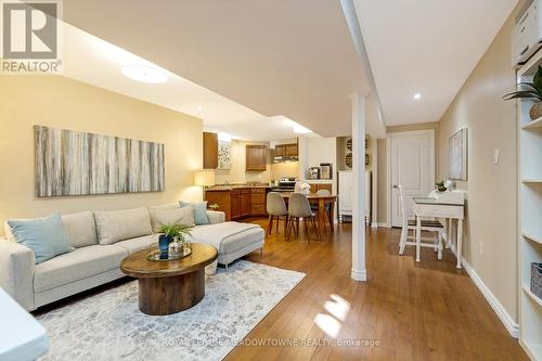 1326 Marshall Crescent, Milton, ON - Indoor Photo Showing Living Room