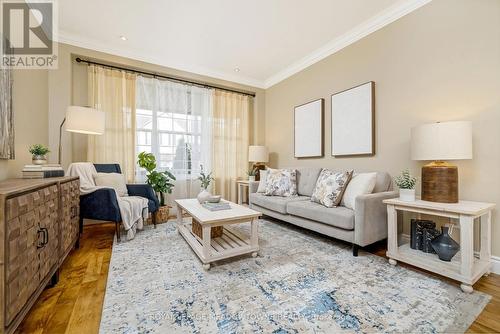 1326 Marshall Crescent, Milton, ON - Indoor Photo Showing Living Room