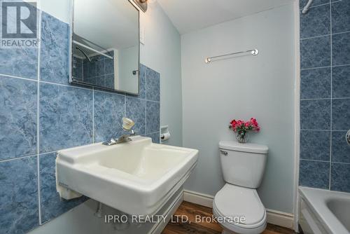 23 Benton Street, Brampton, ON - Indoor Photo Showing Bathroom