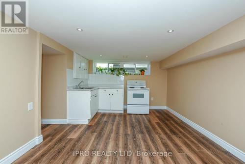 23 Benton Street, Brampton, ON - Indoor Photo Showing Kitchen