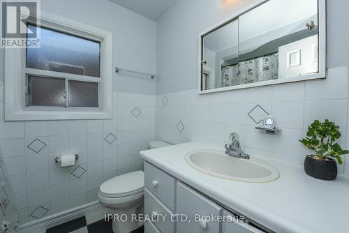 23 Benton Street, Brampton, ON - Indoor Photo Showing Bathroom