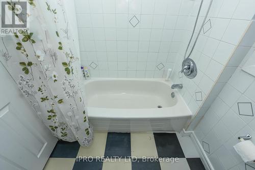 23 Benton Street, Brampton, ON - Indoor Photo Showing Bathroom