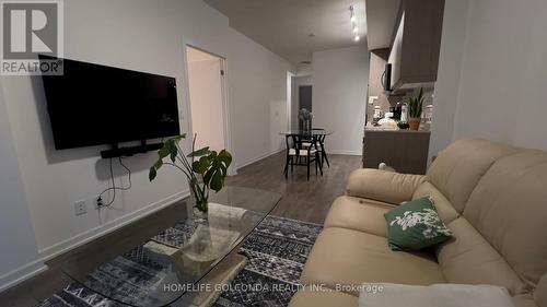 1011 - 32 Forest Manor Road, Toronto, ON - Indoor Photo Showing Living Room