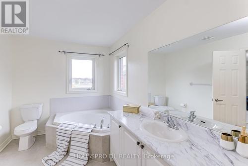 639 Fleetwood Drive, Oshawa, ON - Indoor Photo Showing Bathroom