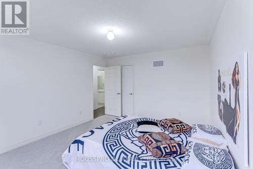 639 Fleetwood Drive, Oshawa, ON - Indoor Photo Showing Bedroom