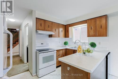 29 Justus Drive, Richmond Hill, ON - Indoor Photo Showing Kitchen