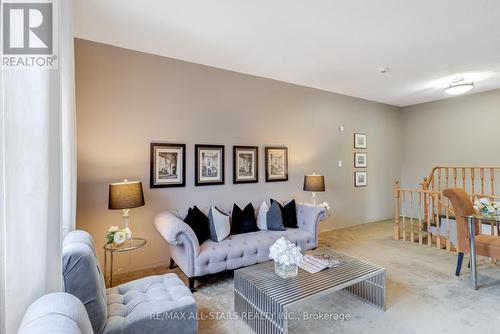 29 Justus Drive, Richmond Hill, ON - Indoor Photo Showing Living Room