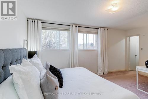 29 Justus Drive, Richmond Hill, ON - Indoor Photo Showing Bedroom