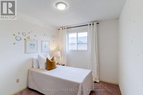 29 Justus Drive, Richmond Hill, ON - Indoor Photo Showing Bedroom