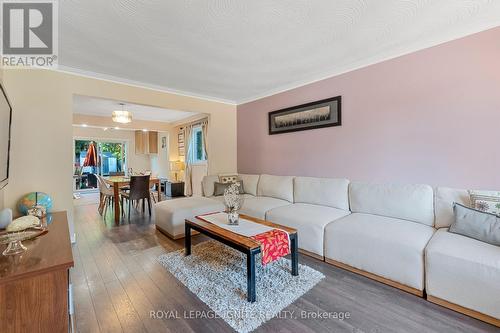 44 Coral Harbour Crescent, Markham, ON - Indoor Photo Showing Living Room