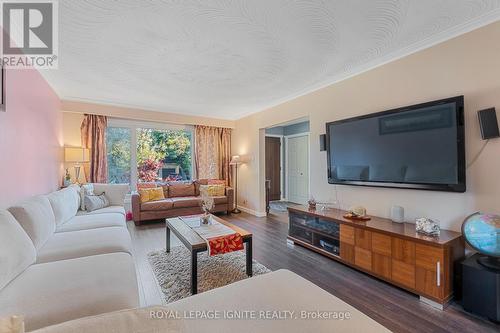 44 Coral Harbour Crescent, Markham, ON - Indoor Photo Showing Living Room