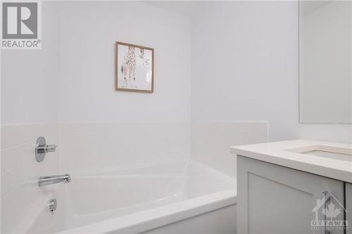 85 Gartersnake Way, Ottawa, ON - Indoor Photo Showing Bathroom