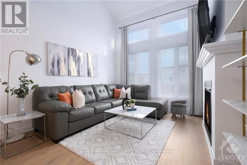 85 Gartersnake Way, Ottawa, ON - Indoor Photo Showing Living Room