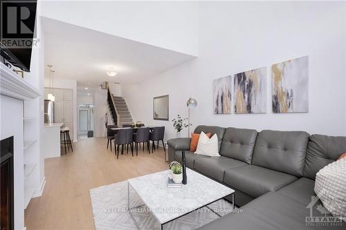 85 Gartersnake Way, Ottawa, ON - Indoor Photo Showing Living Room