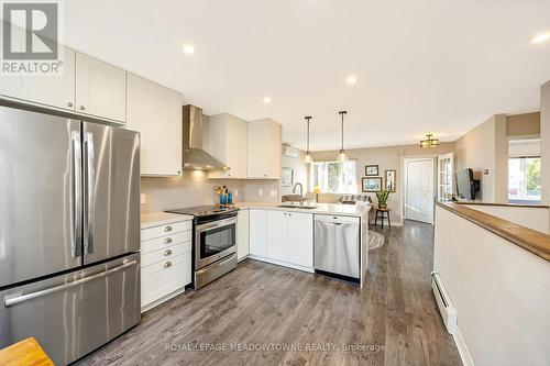 1043 Cawthra Road, Mississauga, ON - Indoor Photo Showing Kitchen With Upgraded Kitchen