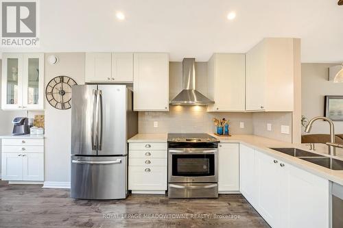 1043 Cawthra Road, Mississauga, ON - Indoor Photo Showing Kitchen With Double Sink With Upgraded Kitchen