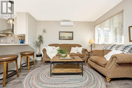 1043 Cawthra Road, Mississauga, ON - Indoor Photo Showing Living Room