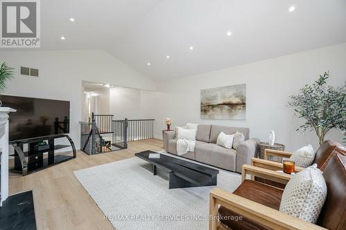 35 Forestgrove Circle, Brampton, ON - Indoor Photo Showing Living Room