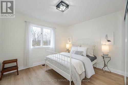 35 Forestgrove Circle, Brampton, ON - Indoor Photo Showing Bedroom