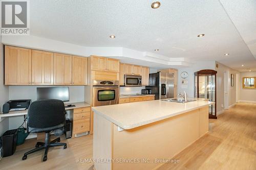 35 Forestgrove Circle, Brampton, ON - Indoor Photo Showing Kitchen With Double Sink