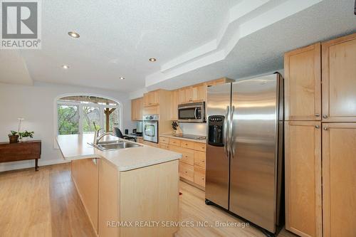 35 Forestgrove Circle, Brampton, ON - Indoor Photo Showing Kitchen With Double Sink