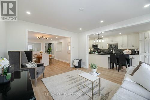 35 Forestgrove Circle, Brampton, ON - Indoor Photo Showing Living Room