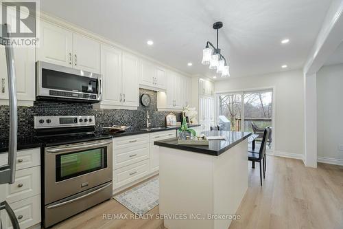 35 Forestgrove Circle, Brampton, ON - Indoor Photo Showing Kitchen With Stainless Steel Kitchen With Upgraded Kitchen