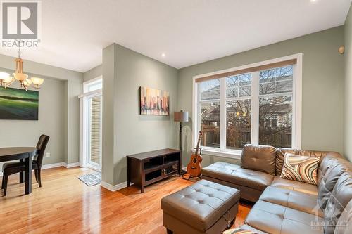 84 Furness Way, Ottawa, ON - Indoor Photo Showing Living Room