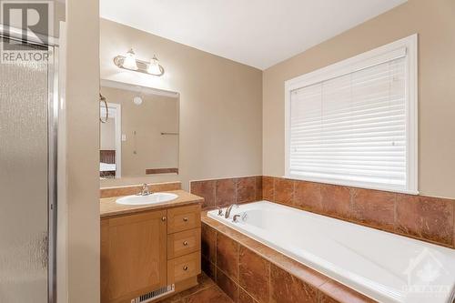 84 Furness Way, Ottawa, ON - Indoor Photo Showing Bathroom