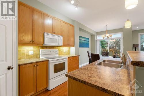 84 Furness Way, Ottawa, ON - Indoor Photo Showing Kitchen With Double Sink