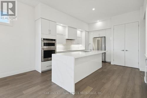 11 - 495 Oakridge Drive, London, ON - Indoor Photo Showing Kitchen With Upgraded Kitchen