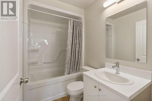 Up29 - 50 Herrick Avenue, St. Catharines (456 - Oakdale), ON - Indoor Photo Showing Bathroom