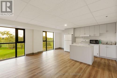 Up29 - 50 Herrick Avenue, St. Catharines (456 - Oakdale), ON - Indoor Photo Showing Kitchen