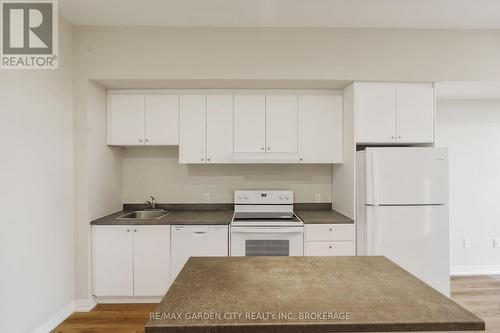 Up29 - 50 Herrick Avenue, St. Catharines (456 - Oakdale), ON - Indoor Photo Showing Kitchen