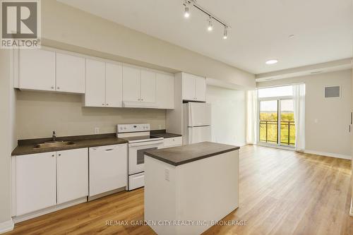 Up29 - 50 Herrick Avenue, St. Catharines (456 - Oakdale), ON - Indoor Photo Showing Kitchen