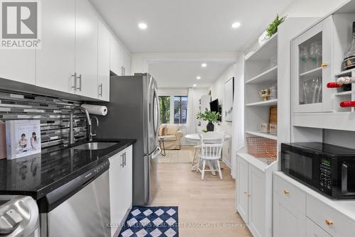 404 Tragina Avenue N, Hamilton, ON - Indoor Photo Showing Kitchen