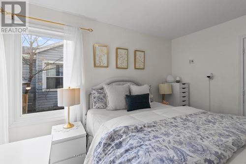 404 Tragina Avenue N, Hamilton, ON - Indoor Photo Showing Bedroom