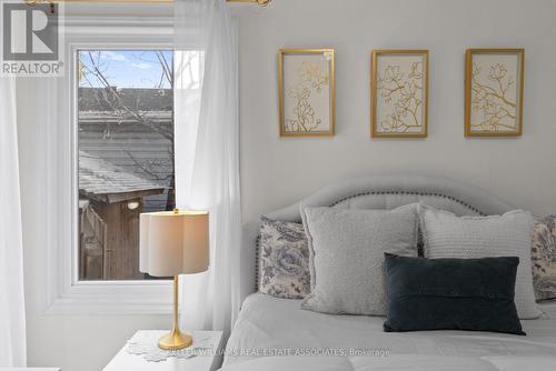 404 Tragina Avenue N, Hamilton, ON - Indoor Photo Showing Bedroom