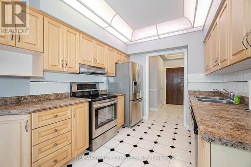 Ph 2502 - 22 Hanover Road, Brampton, ON - Indoor Photo Showing Kitchen With Double Sink